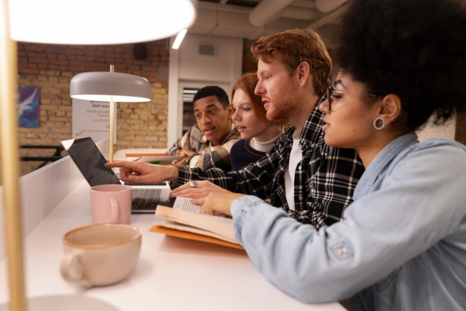 Gemeinsame Diskussion über Entwicklungsansätze